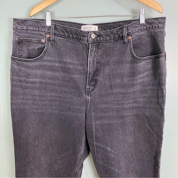 Abercrombie & Fitch The 90s Straight Ultra High Rise 34 18 Short Black - Picture 3 of 6